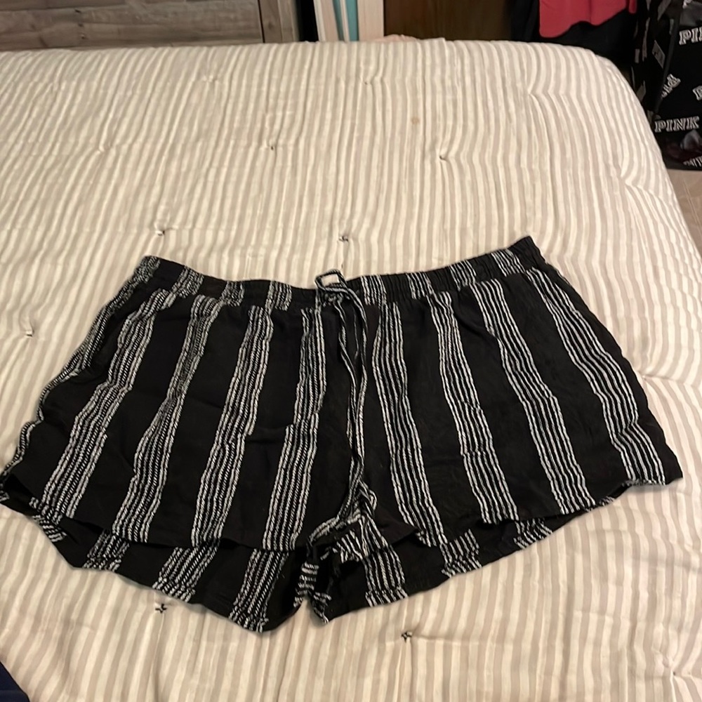 Woman’s XL Striped Dress Shorts